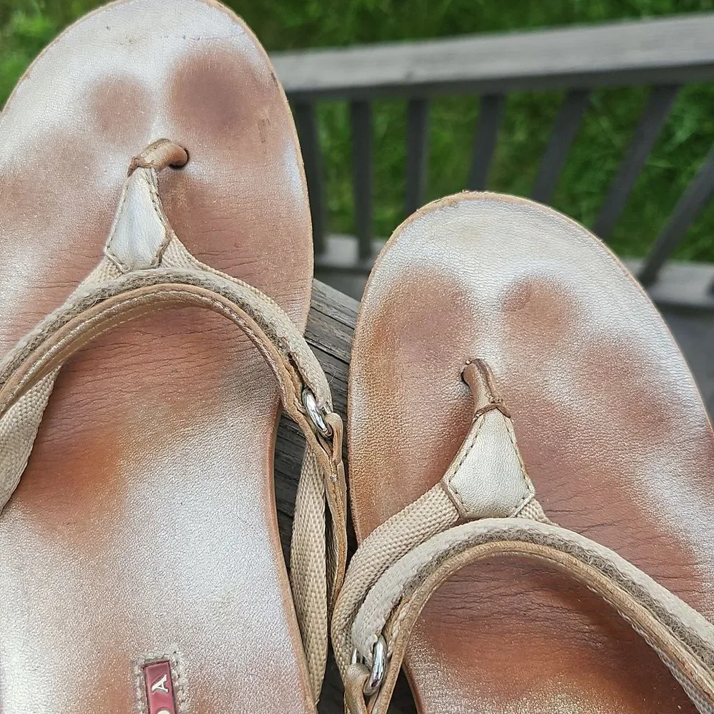 Vintage Prada Gold Thong Sandals Size 39.5 | Logo Sole - Picture 5 of 9